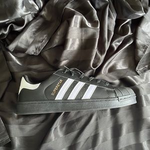 Adidas Superstar black low NEVER WORN